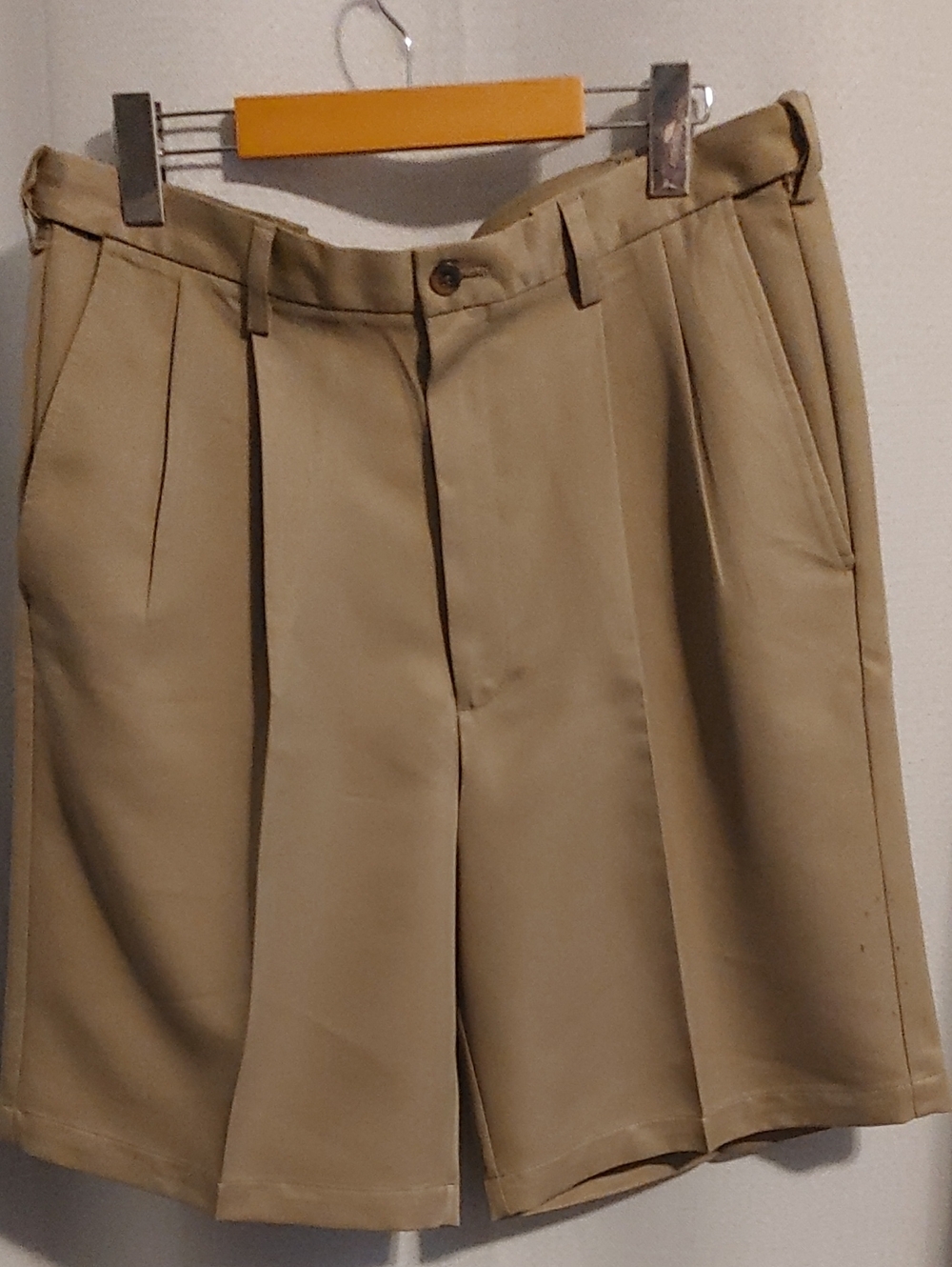 Haggar Men's Tan/Beige Pleated Golf Shorts